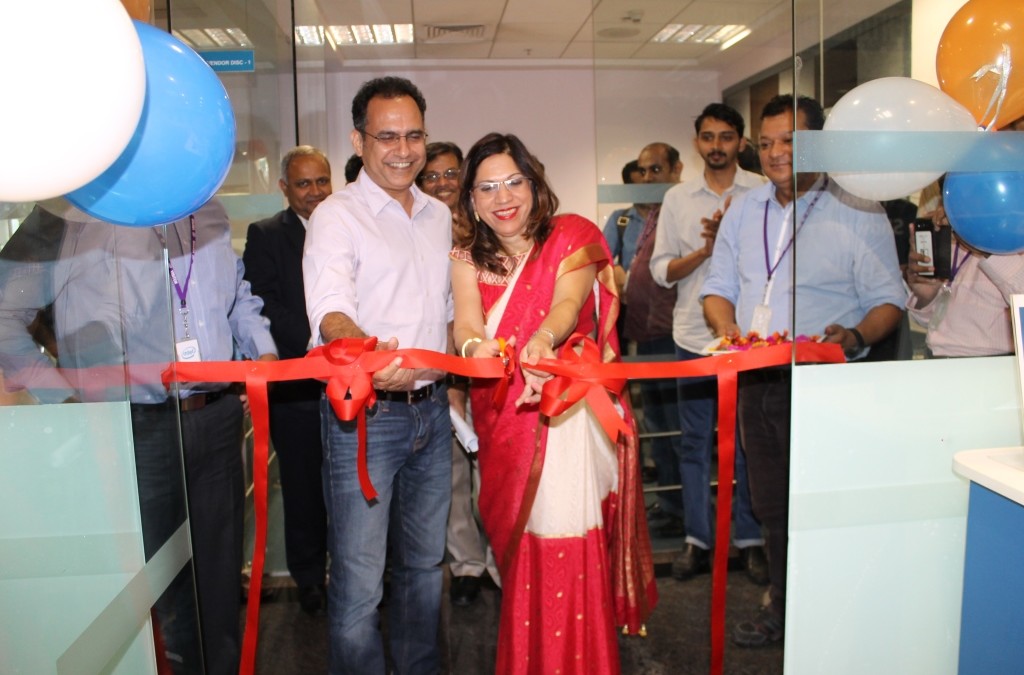 Kumud Srinivasan, President, Intel India and Jitendra Chaddah, Director - Strategic Relations & Operations inaugurating the Intel India Maker Lab & Showcase in Bangalore